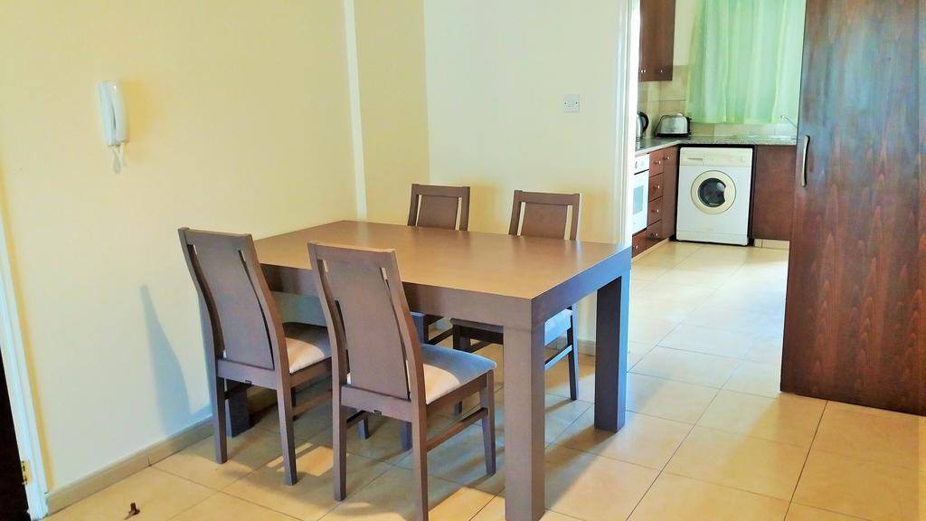 Appartement 101 Mandritis Court à Larnaca Extérieur photo