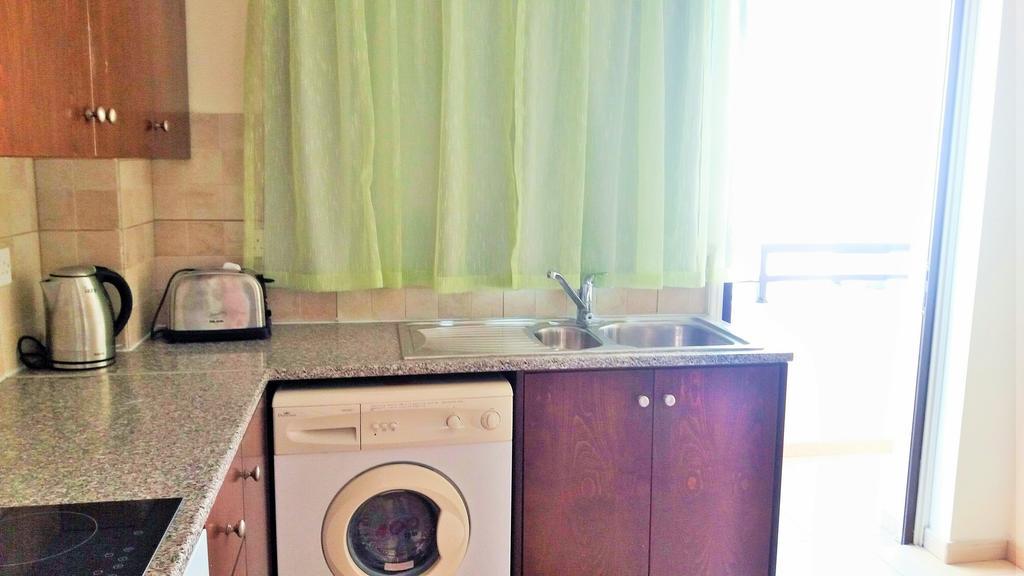 Appartement 101 Mandritis Court à Larnaca Extérieur photo