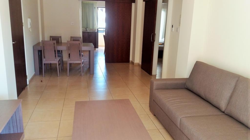 Appartement 101 Mandritis Court à Larnaca Extérieur photo